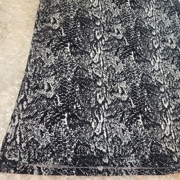 Once & Again NYC Collection Women's Blouse, Black & White, Large - Picture 2 of 7